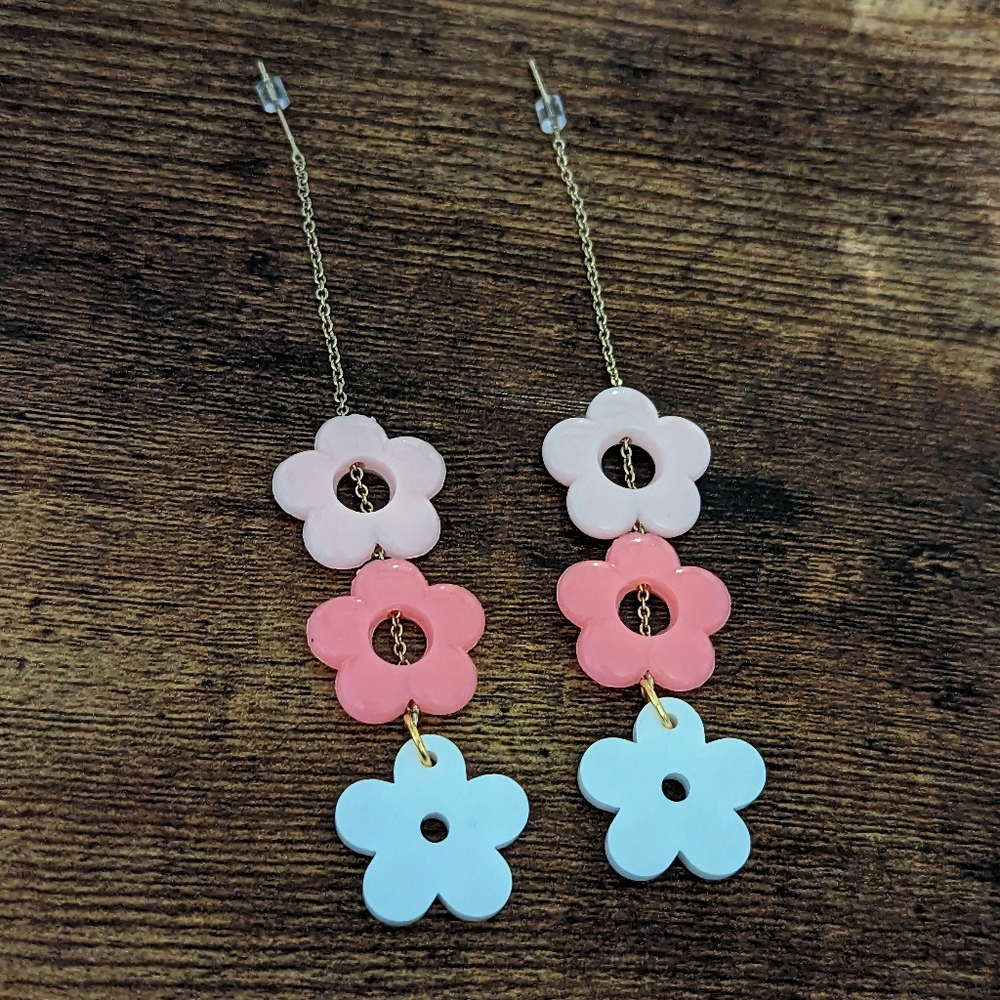 3 for $6 Item: Flower Threaded Dangle Earrings NEW!
